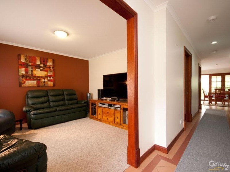 8 Petrel Court, Flagstaff Hill SA 5159