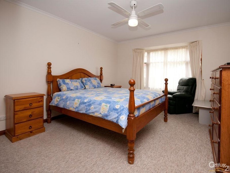 8 Petrel Court, Flagstaff Hill SA 5159