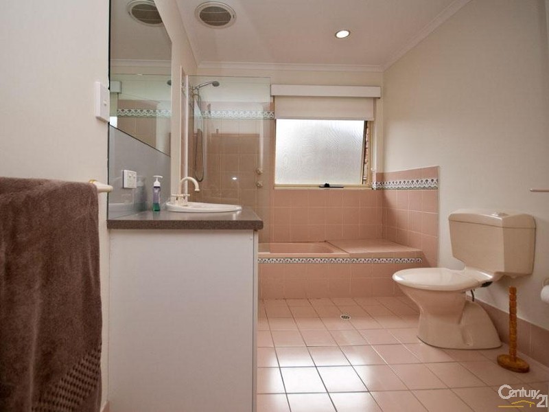 8 Petrel Court, Flagstaff Hill SA 5159