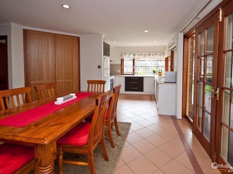 8 Petrel Court, Flagstaff Hill SA 5159