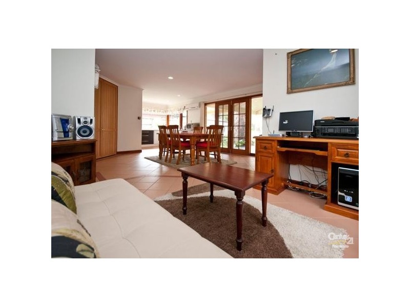 8 Petrel Court, Flagstaff Hill SA 5159