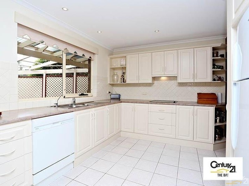 33 Ridgefield Avenue, Seaview Downs SA 5049