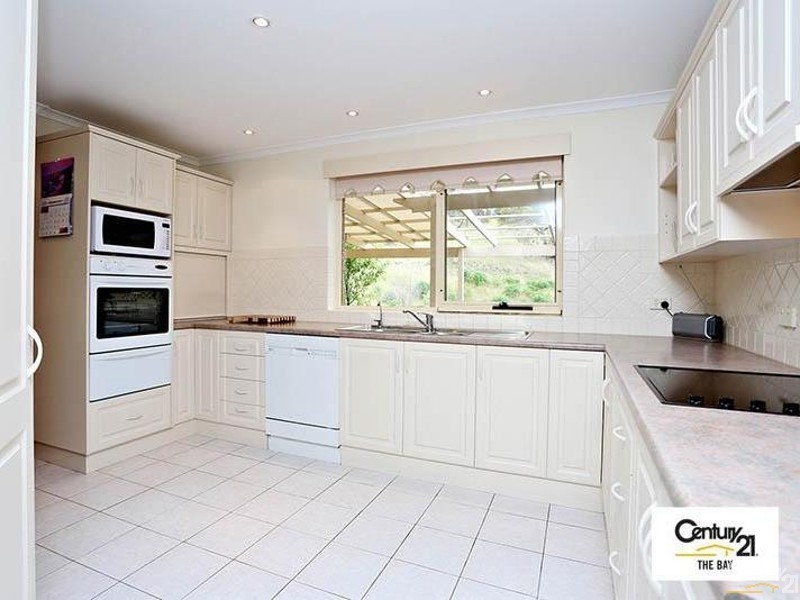 33 Ridgefield Avenue, Seaview Downs SA 5049