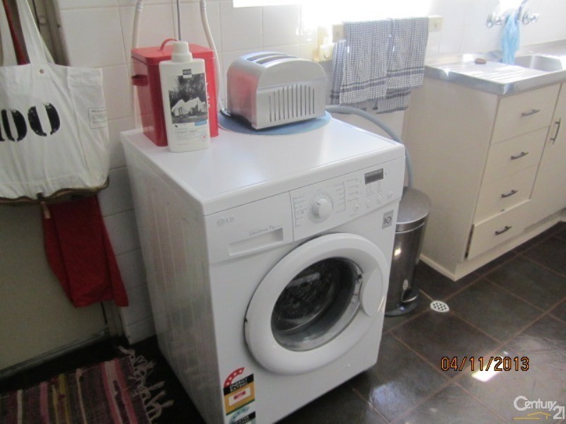 9/1 Gore St, Glenelg North SA 5045