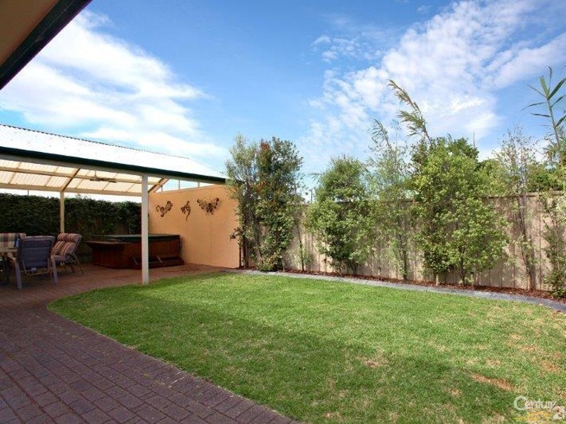 2/114 Tapleys Hill Road, Glenelg North SA 5045