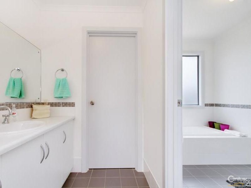 28 Maluka Drive, Happy Valley SA 5159