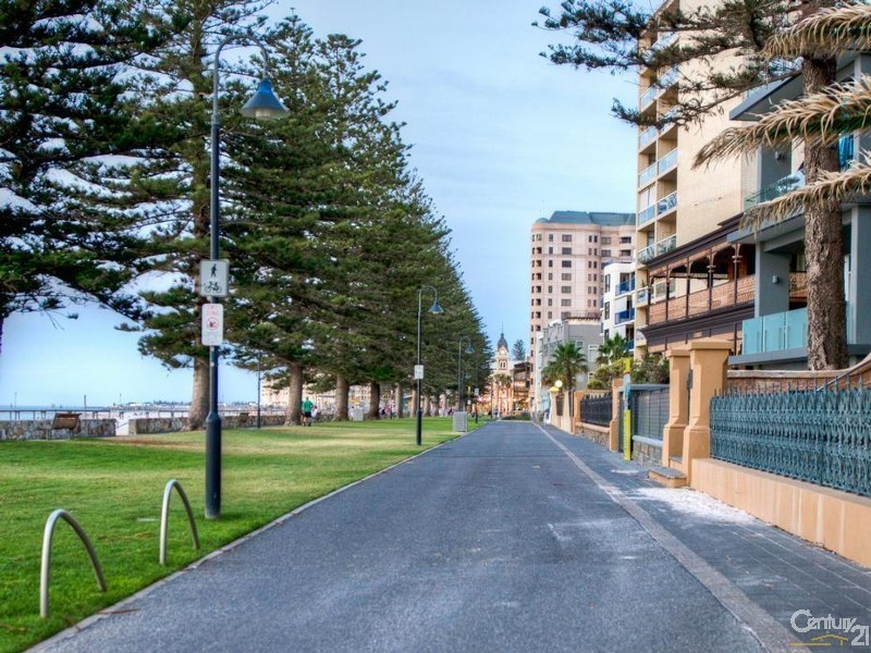 5/18 South Esplanade, Glenelg SA 5045