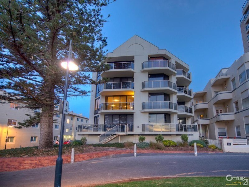 5/18 South Esplanade, Glenelg SA 5045