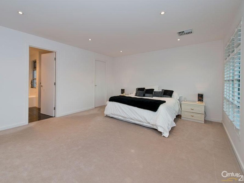 2 King George Close, Seacliff Park SA 5049