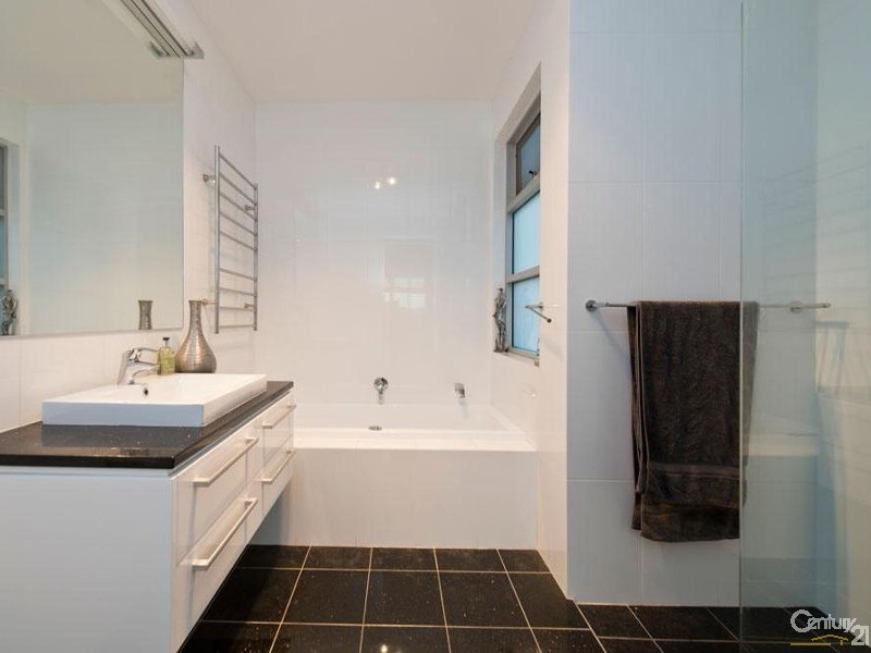 2 King George Close, Seacliff Park SA 5049