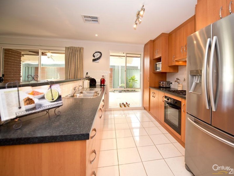 53 Oakridge Road, Aberfoyle Park SA 5159