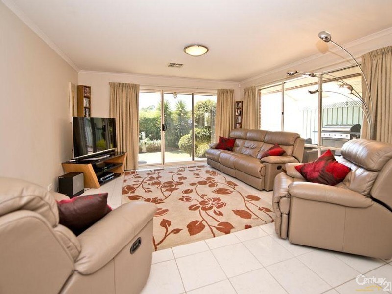 53 Oakridge Road, Aberfoyle Park SA 5159