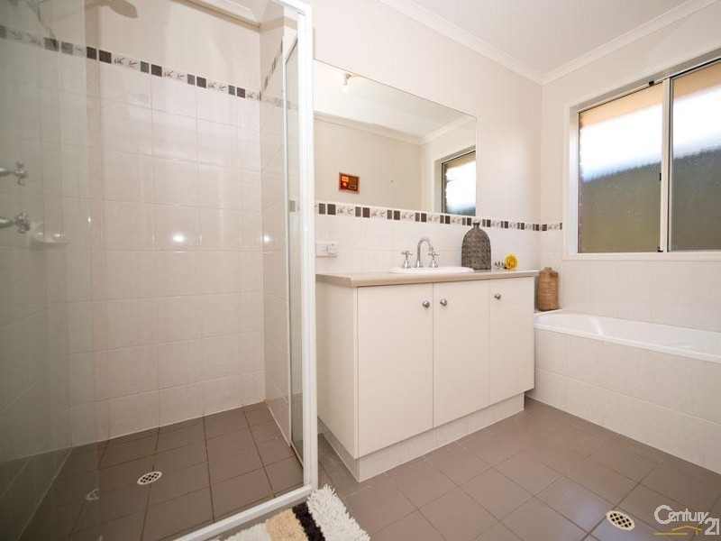 53 Oakridge Road, Aberfoyle Park SA 5159