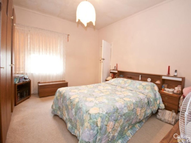 1 Scottish Ave, Clovelly Park SA 5042