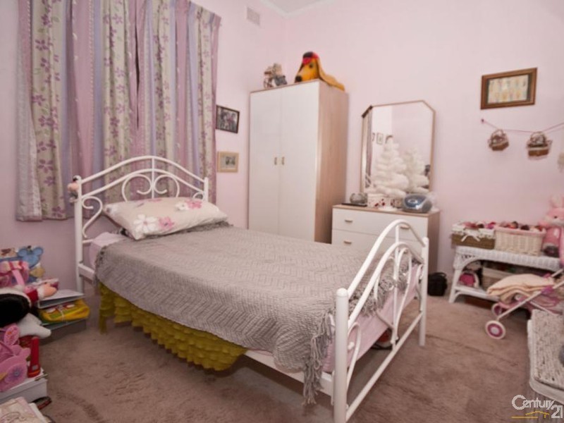 1 Scottish Ave, Clovelly Park SA 5042