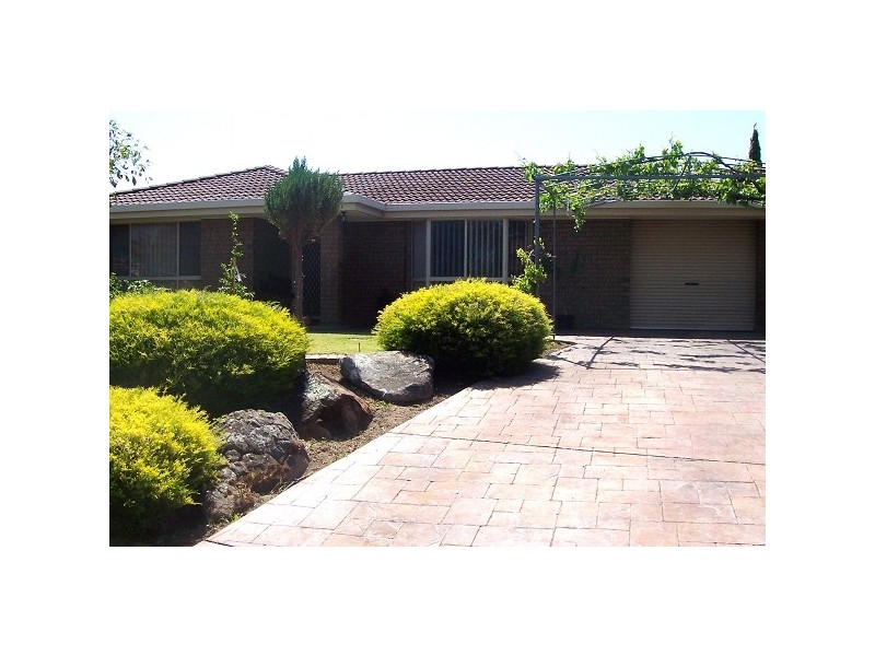 8 Aish Court, Woodcroft SA 5162