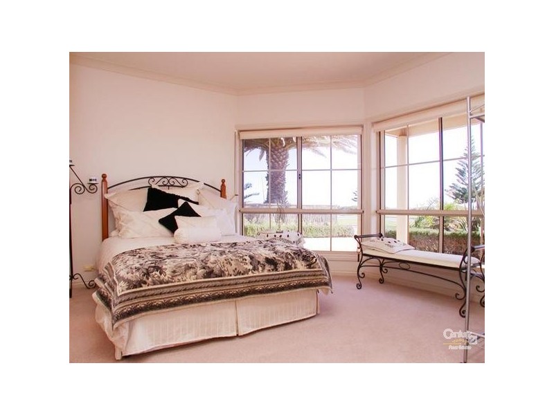 213 Esplanade, Port Noarlunga South SA 5167