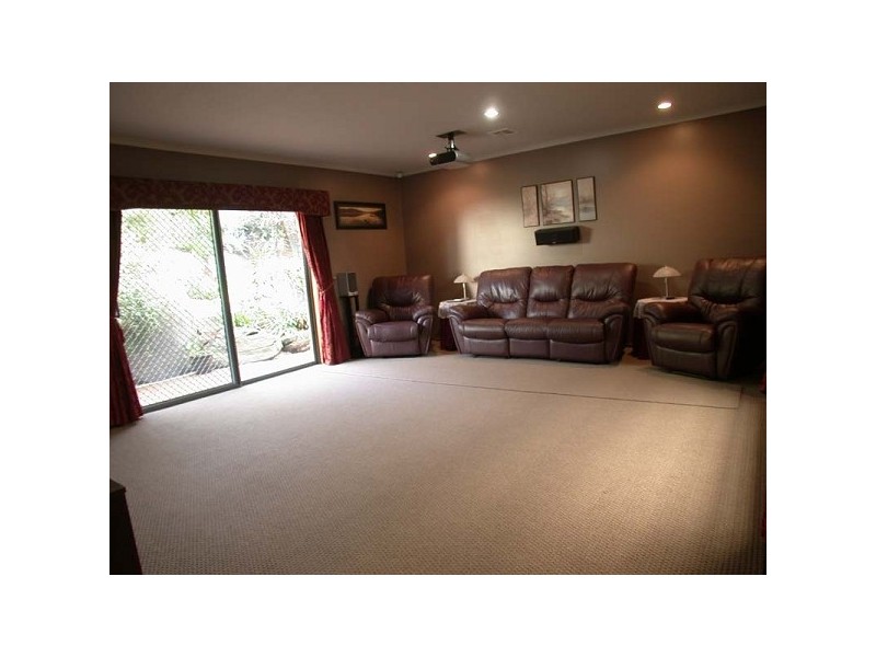 2 Douglas Fir Court, Aberfoyle Park SA 5159