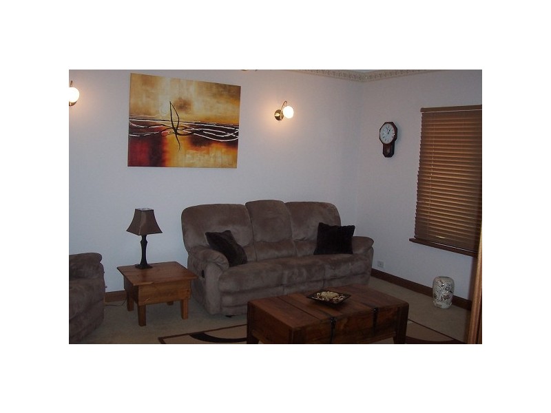 8 Pinehurst Grove, Morphett Vale SA 5162