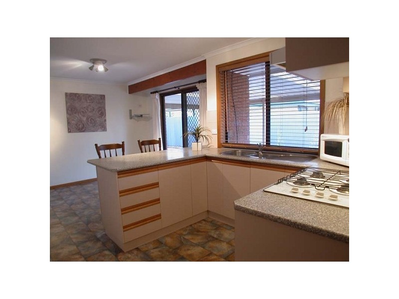 2 Leawarra Avenue, Seaford SA 5169