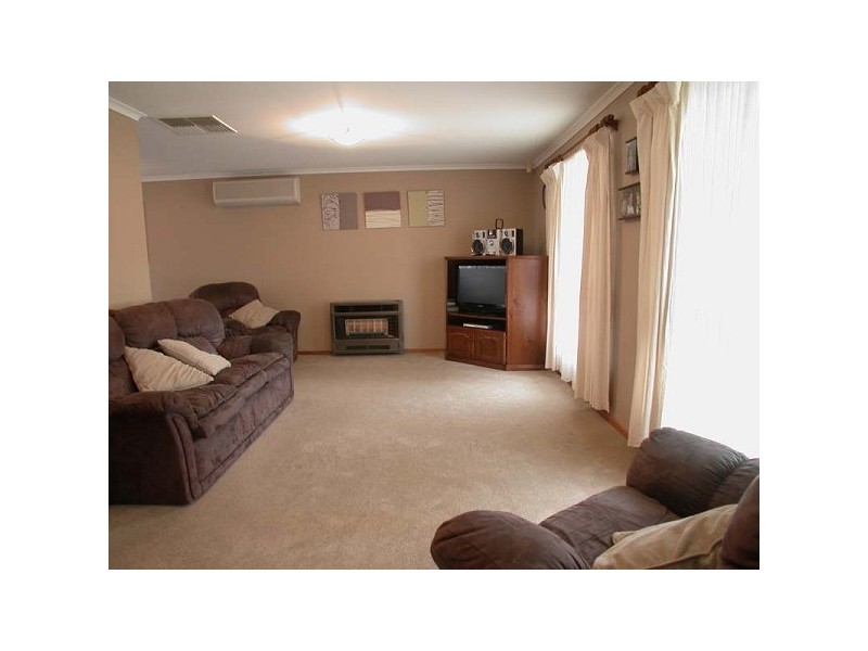 2 Leawarra Avenue, Seaford SA 5169