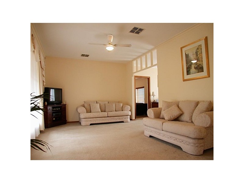 8 Investigator Drive, Woodcroft SA 5162