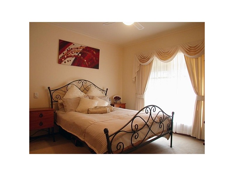 8 Investigator Drive, Woodcroft SA 5162