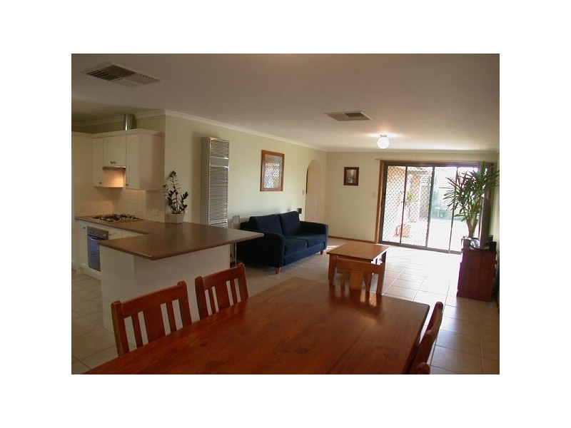 19 Sir James Hardy Way, Woodcroft SA 5162