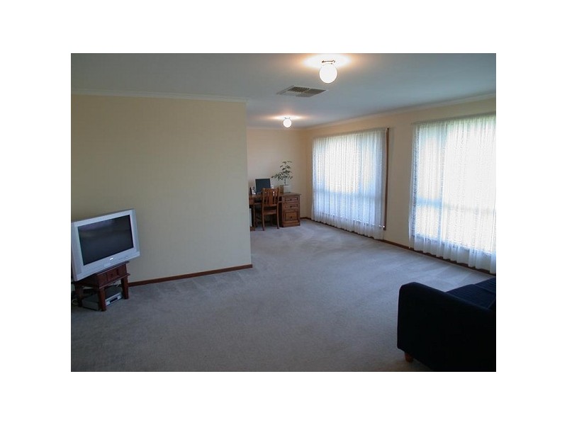 19 Sir James Hardy Way, Woodcroft SA 5162
