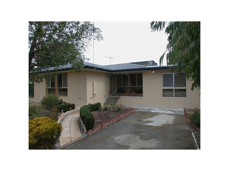 5 Hugh Crescent, Morphett Vale SA 5162