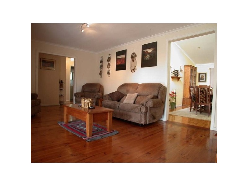 5 Hugh Crescent, Morphett Vale SA 5162