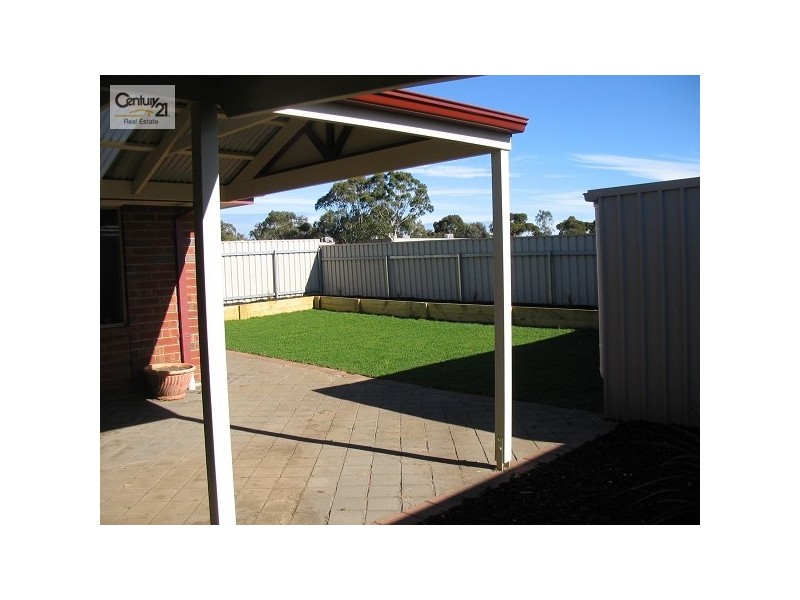 8 Paradine Way, Morphett Vale SA 5162