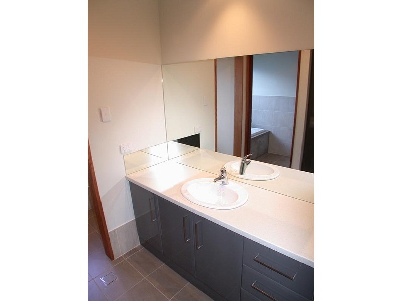 16 Nigel Lane, Hackham SA 5163