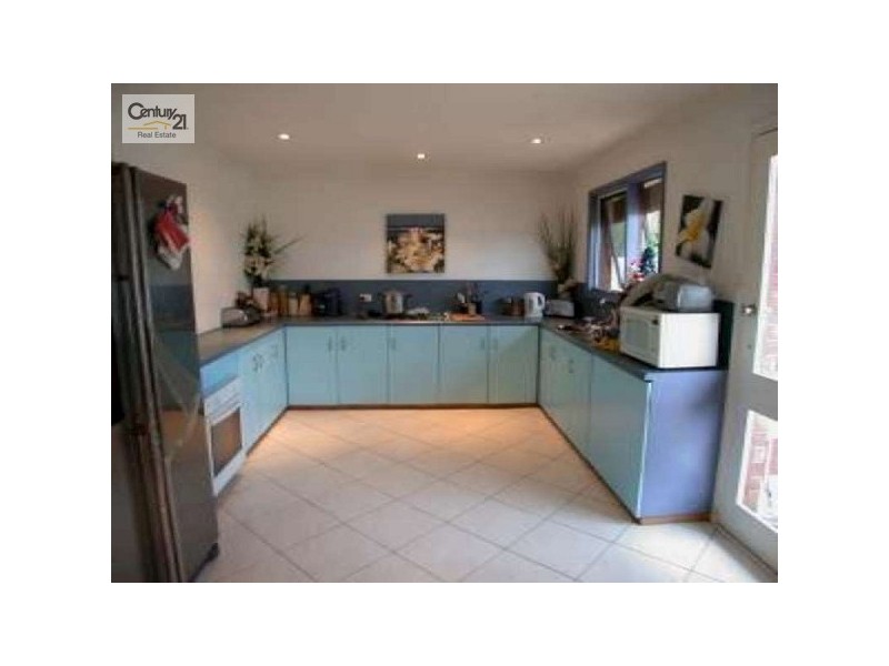 10 Lismore Crescent, Huntfield Heights SA 5163