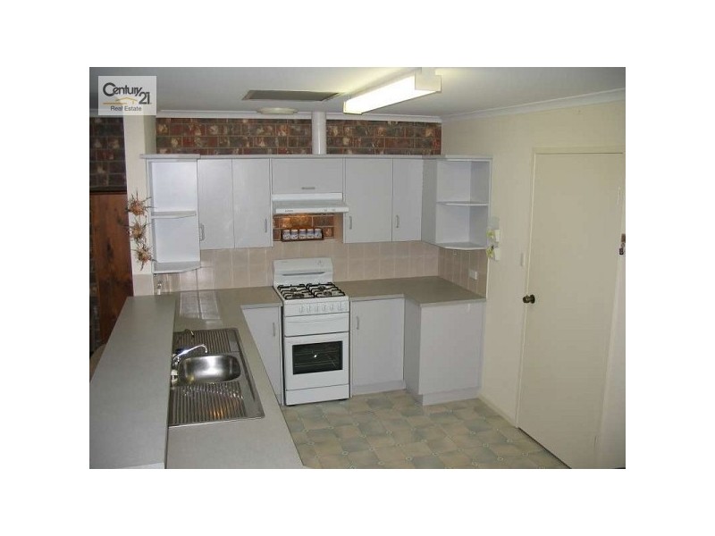 8 Bordeaux Drive, Woodcroft SA 5162