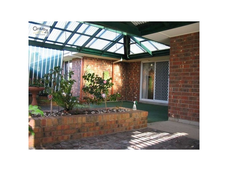 8 Bordeaux Drive, Woodcroft SA 5162