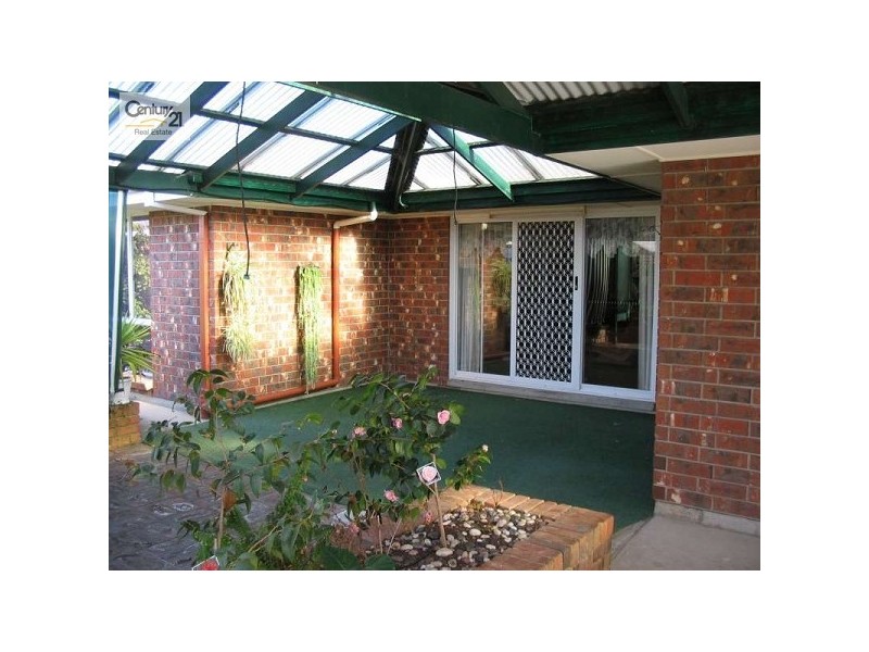 8 Bordeaux Drive, Woodcroft SA 5162