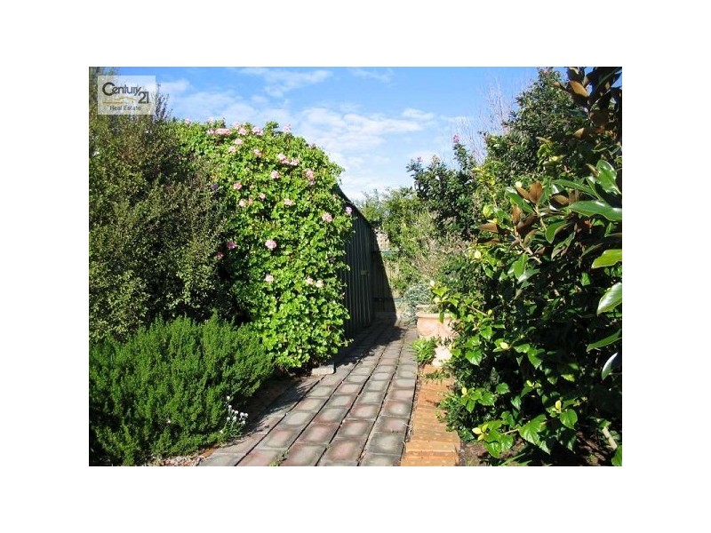 8 Bordeaux Drive, Woodcroft SA 5162