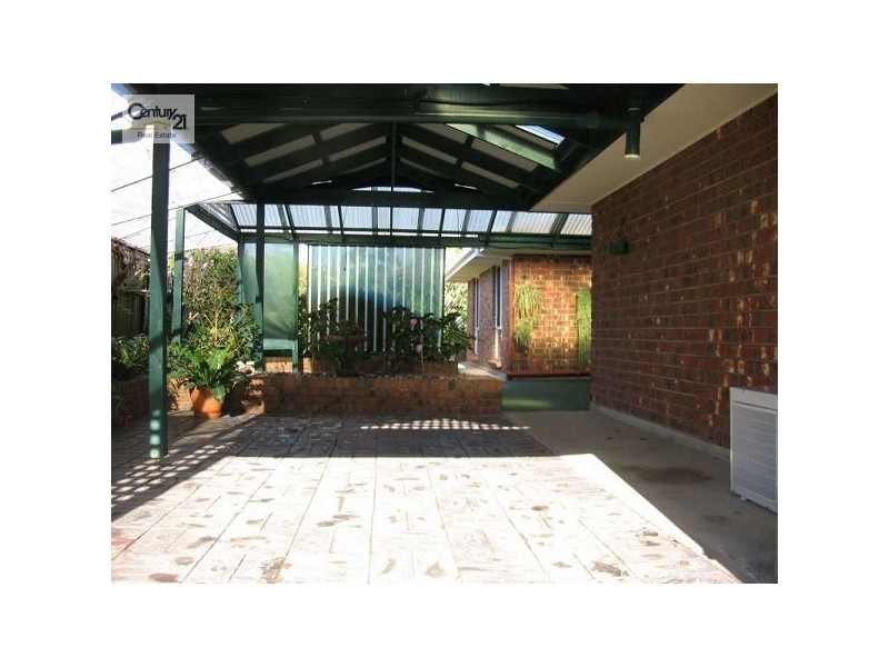 8 Bordeaux Drive, Woodcroft SA 5162