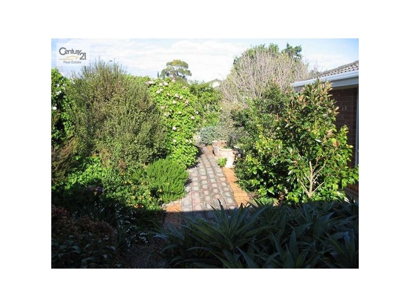 8 Bordeaux Drive, Woodcroft SA 5162