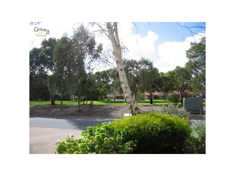 8 Bordeaux Drive, Woodcroft SA 5162