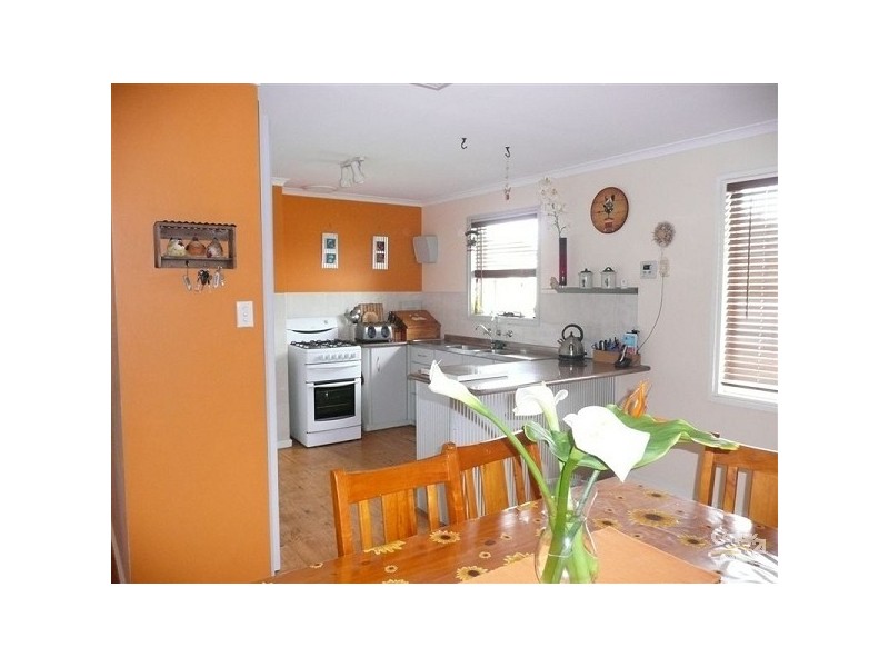 15 Lindsay Drive, Morphett Vale SA 5162