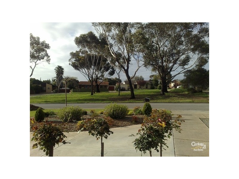 15 Lindsay Drive, Morphett Vale SA 5162