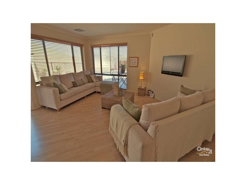 15 Stanford Glen, Seaford Rise SA 5169