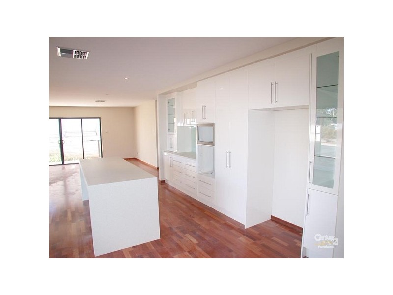 15 Lance Avenue, Hackham SA 5163