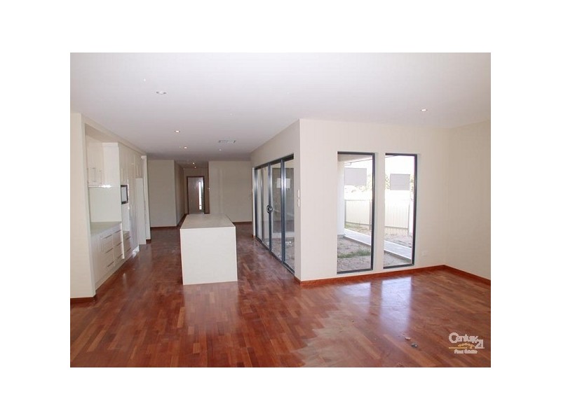 15 Lance Avenue, Hackham SA 5163