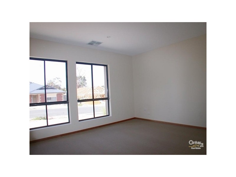 15 Lance Avenue, Hackham SA 5163