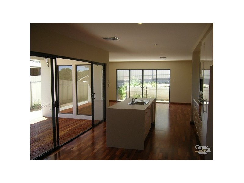 15 Lance Avenue, Hackham SA 5163