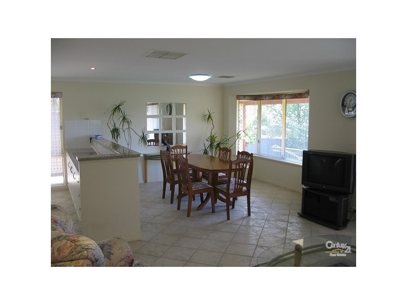 64 Dorrien Avenue, Woodcroft SA 5162