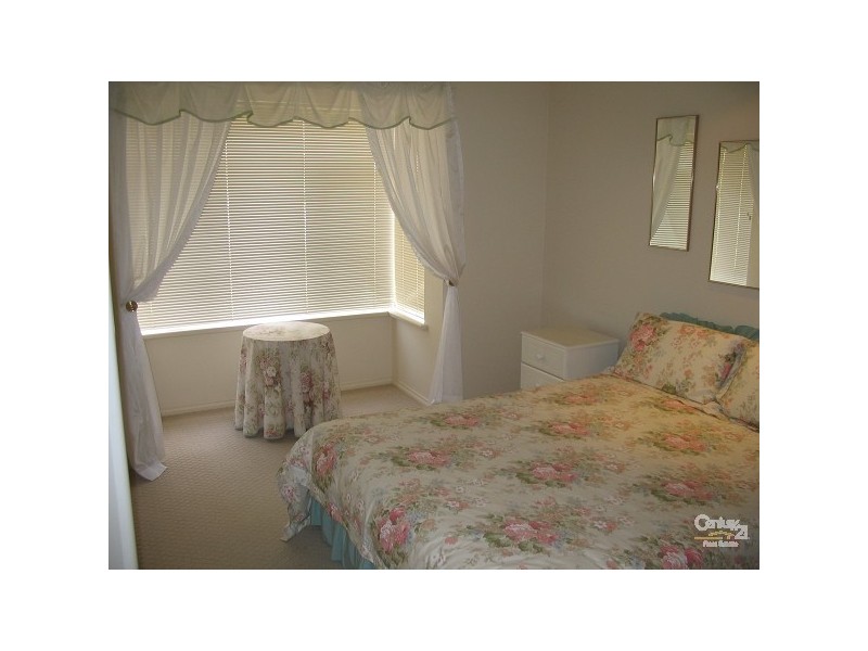 64 Dorrien Avenue, Woodcroft SA 5162